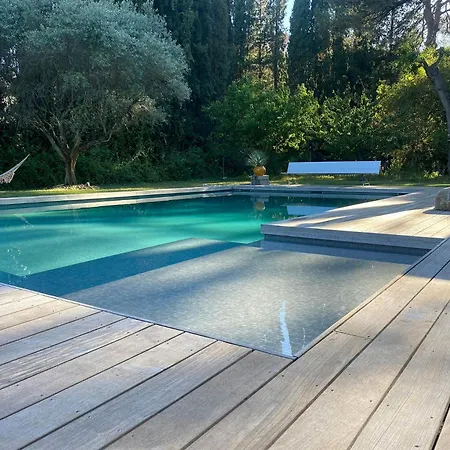Oasis De Verdure Avec Piscine A Montpellier