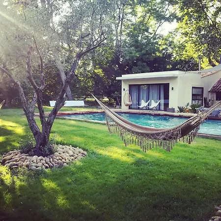 Oasis De Verdure Avec Piscine A