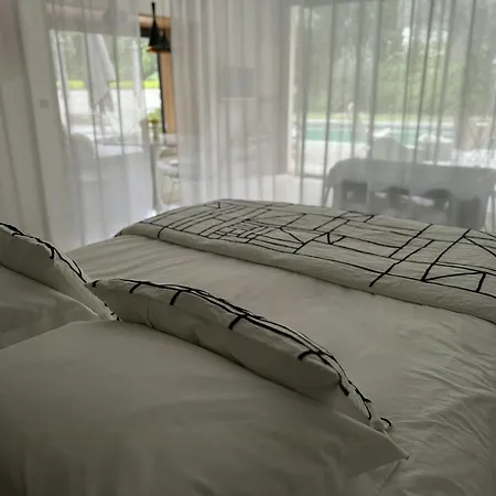 Сasa de vacaciones Oasis De Verdure Avec Piscine A *