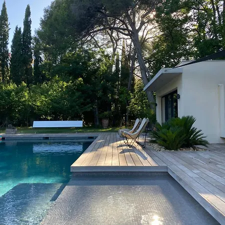 Сasa de vacaciones Oasis De Verdure Avec Piscine A